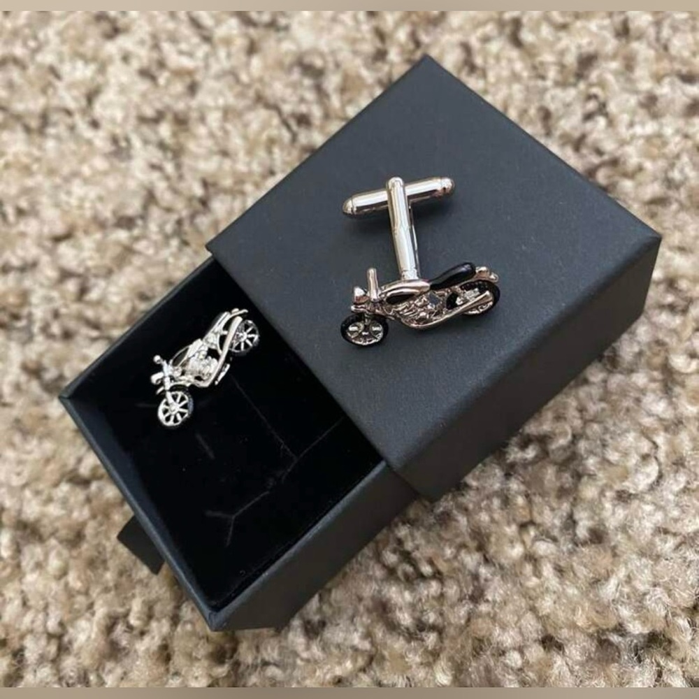‼️JUST RESTOCKED ‼️ Men’s Silvertone Motorcycle Cufflinks NWT - Picture 4 of 14